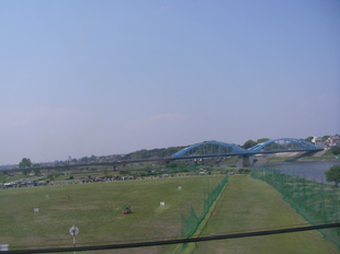 空晴れ、川流れ・・
