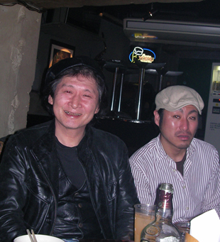 小堀とその横の男