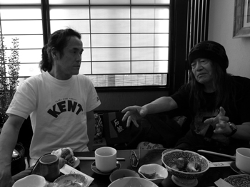 昼下がりの酒盛り